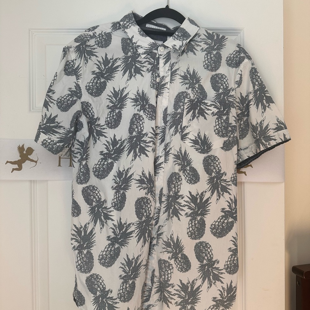 Men's Casual Button-Down Shirt with Gray Pineapple Design